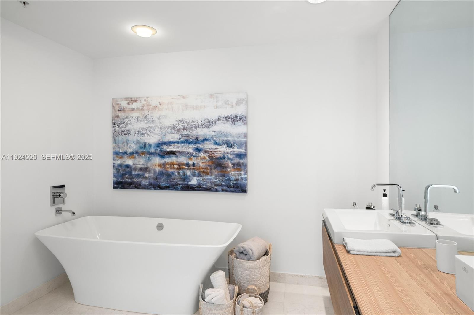 17111 Biscayne Blvd #2002 North Miami Beach, FL 33160