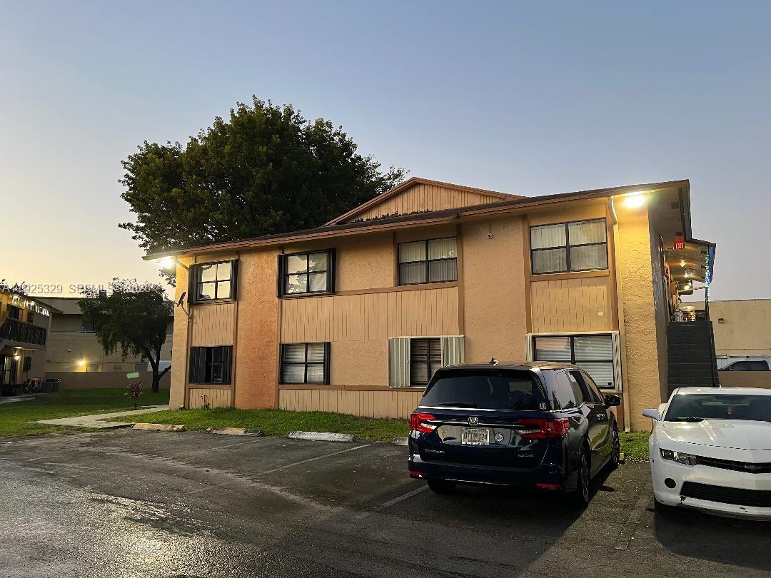 2735 W 66th St #21-23