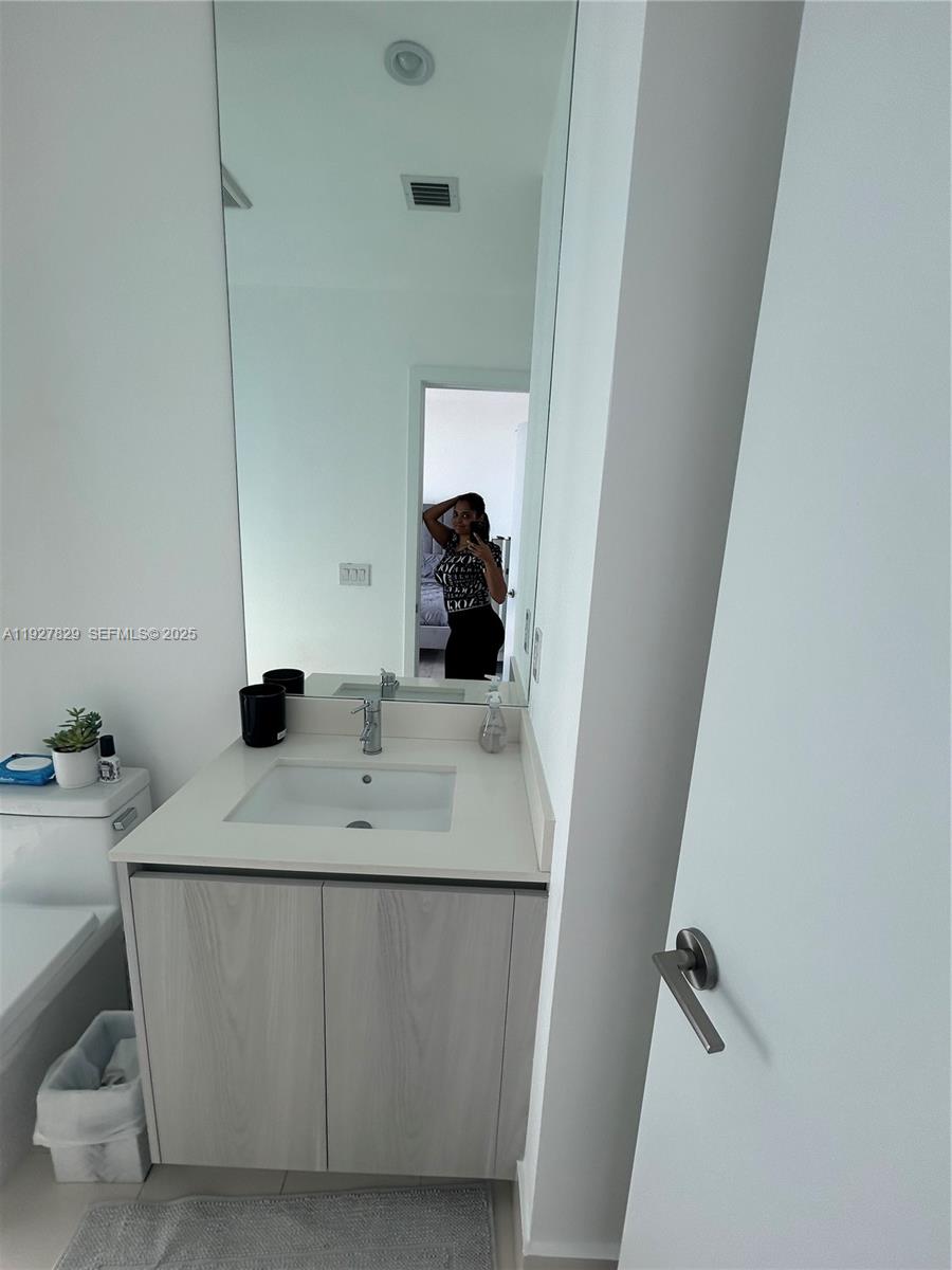 480 NE 31st St #3001 Miami, FL 33137