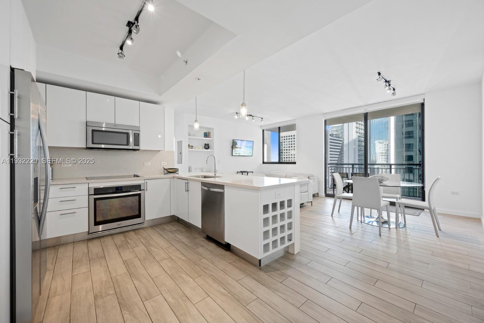 image Nine at Mary Brickell Village9