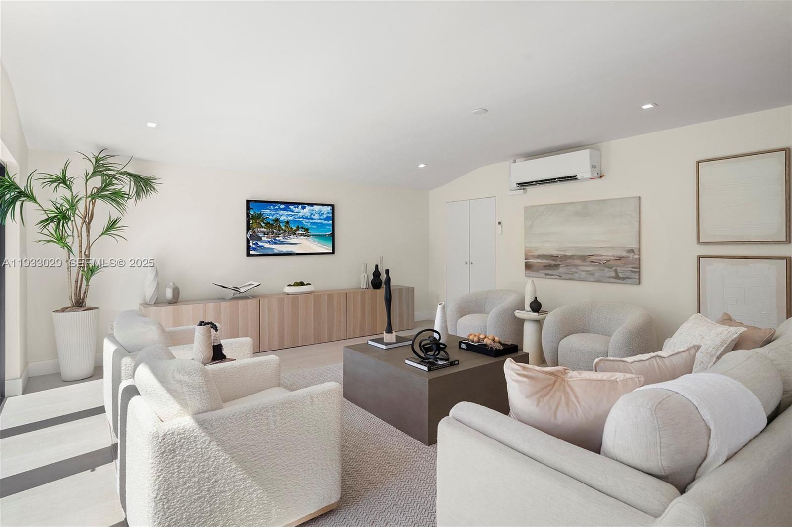 10945 SW 75th Ct Pinecrest, FL 33156