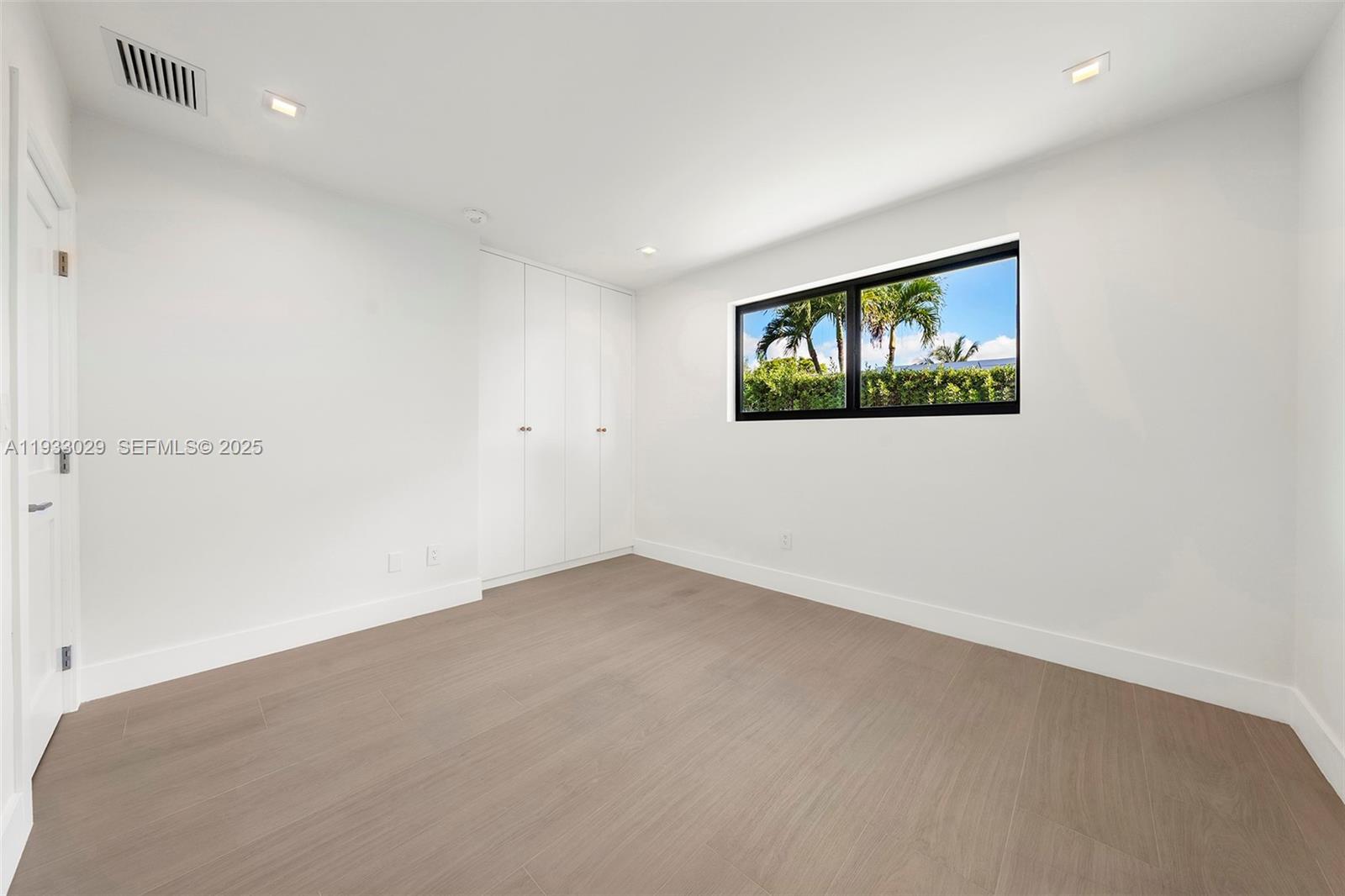 10945 SW 75th Ct Pinecrest, FL 33156