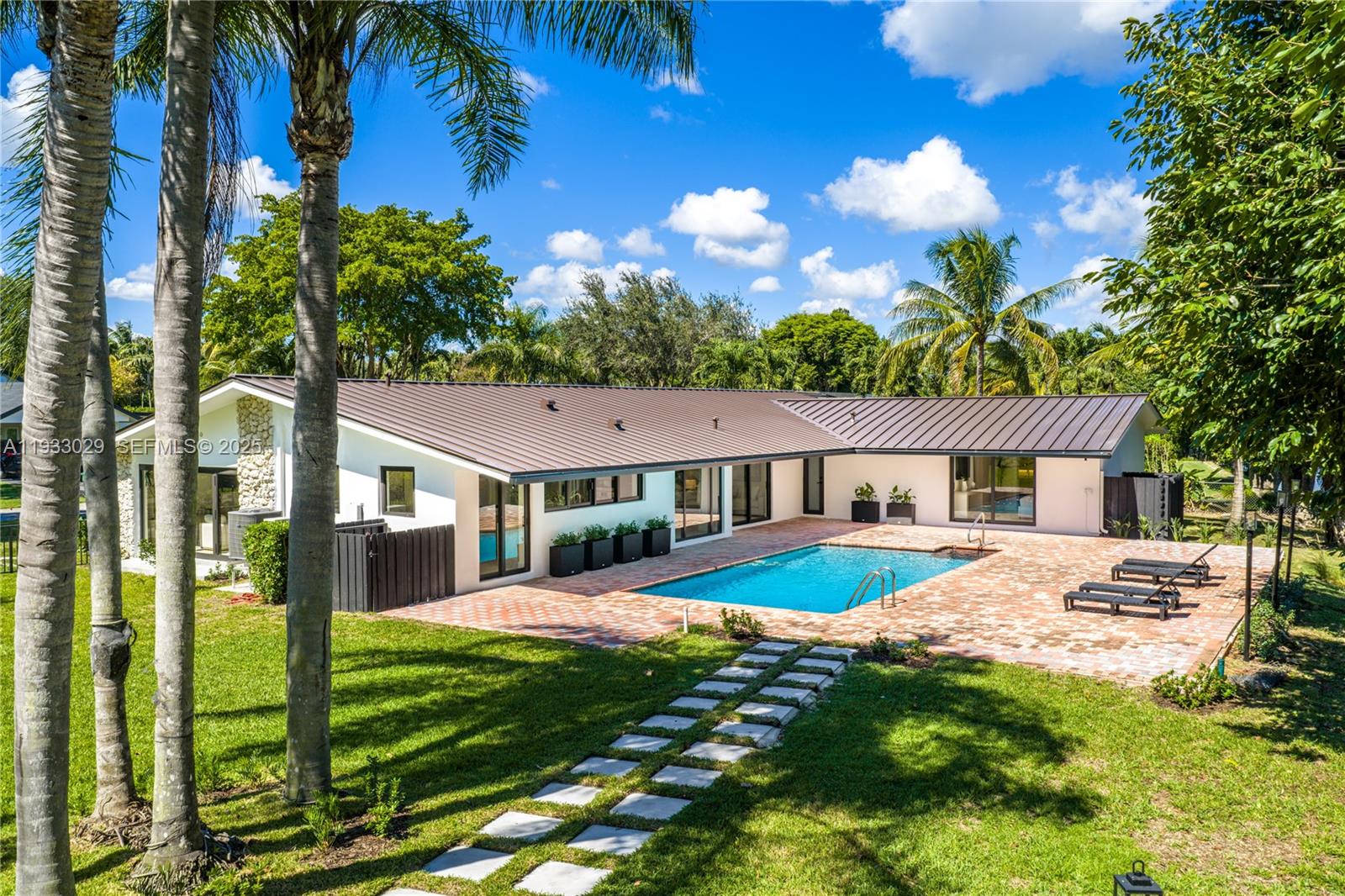 10945 SW 75th Ct Pinecrest, FL 33156