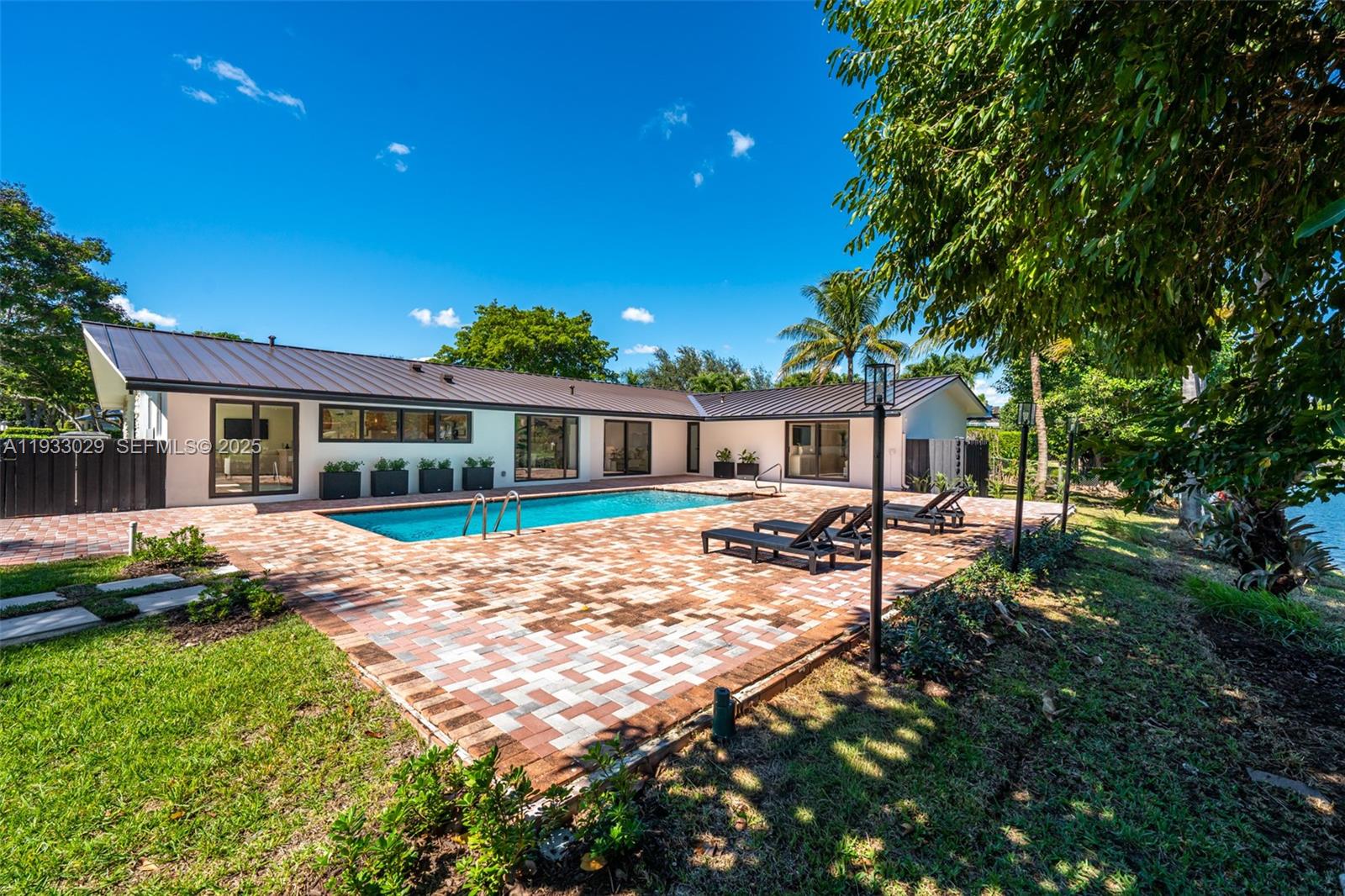 10945 SW 75th Ct Pinecrest, FL 33156