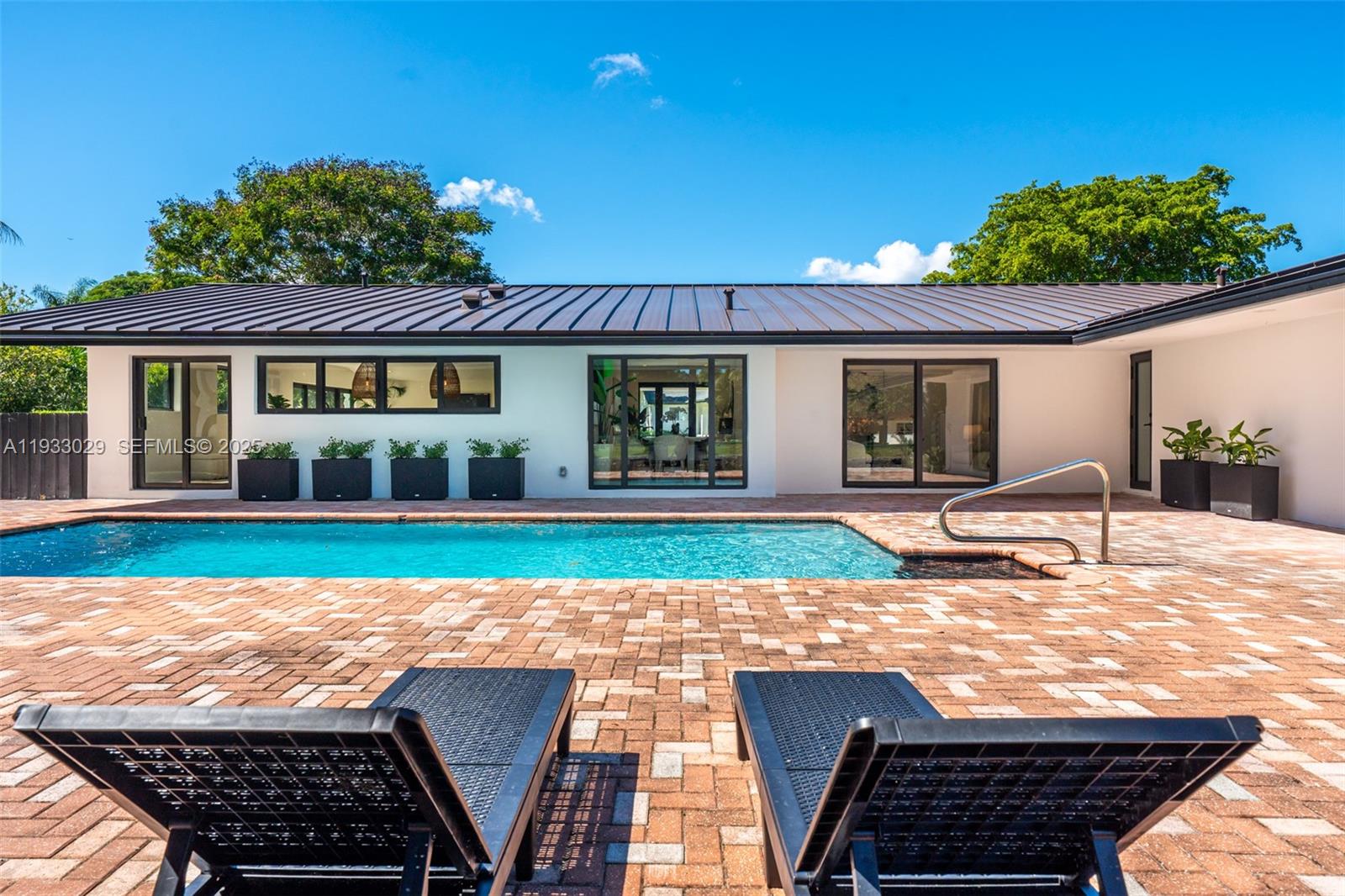 10945 SW 75th Ct Pinecrest, FL 33156