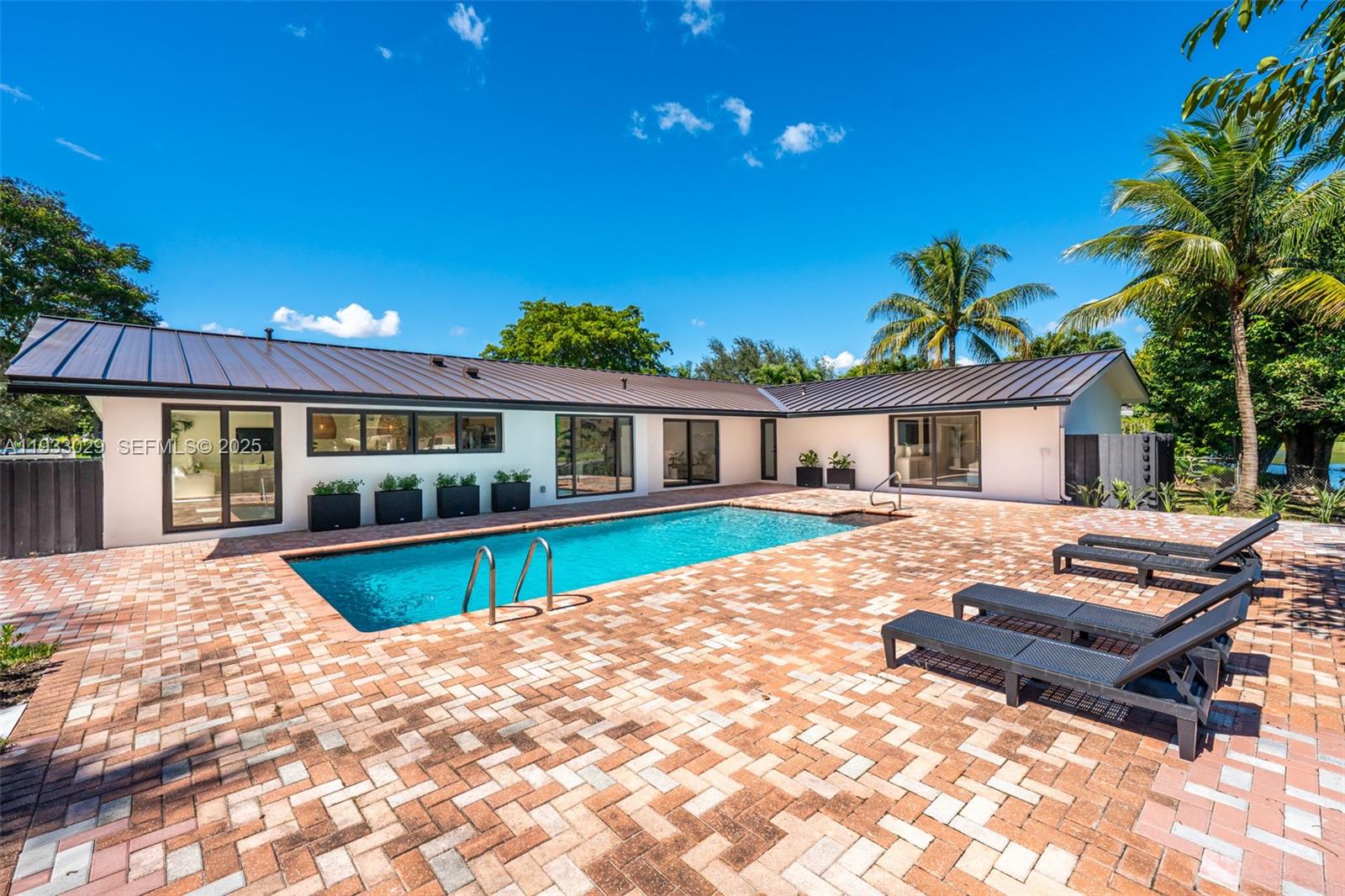 10945 SW 75th Ct Pinecrest, FL 33156