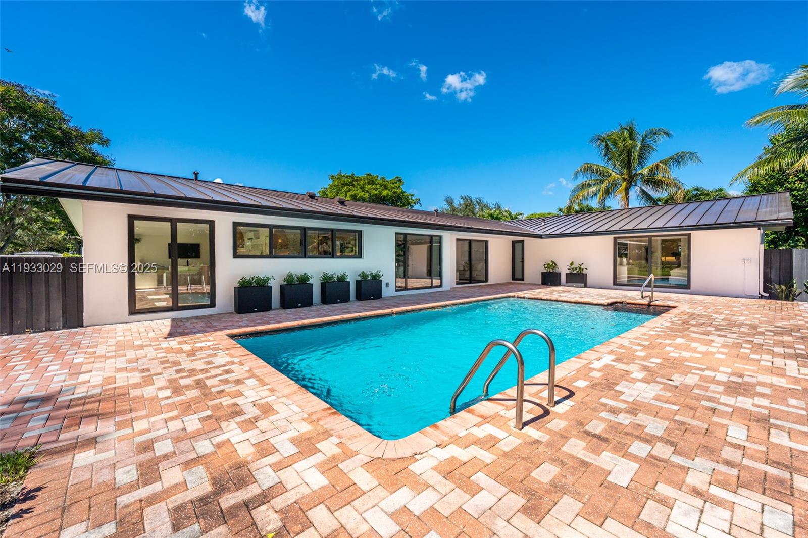 10945 SW 75th Ct Pinecrest, FL 33156