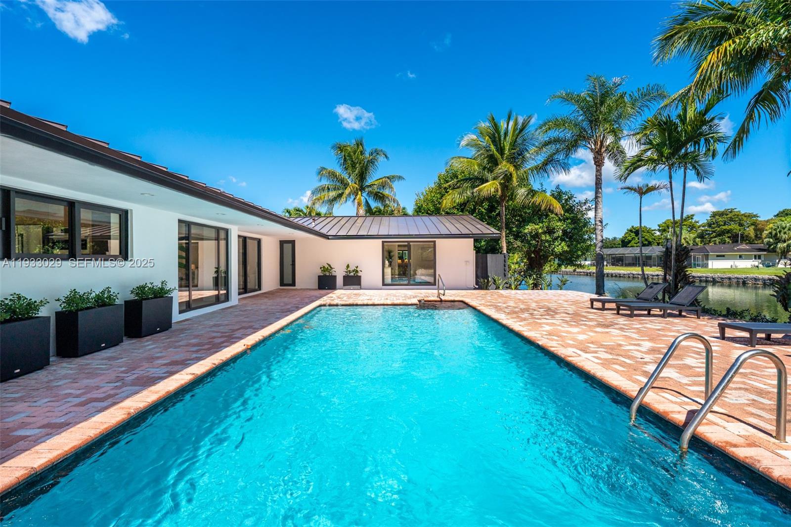 10945 SW 75th Ct Pinecrest, FL 33156