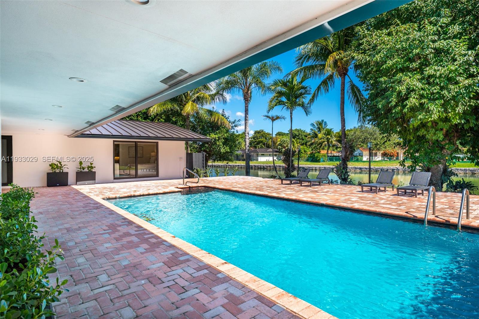 10945 SW 75th Ct Pinecrest, FL 33156