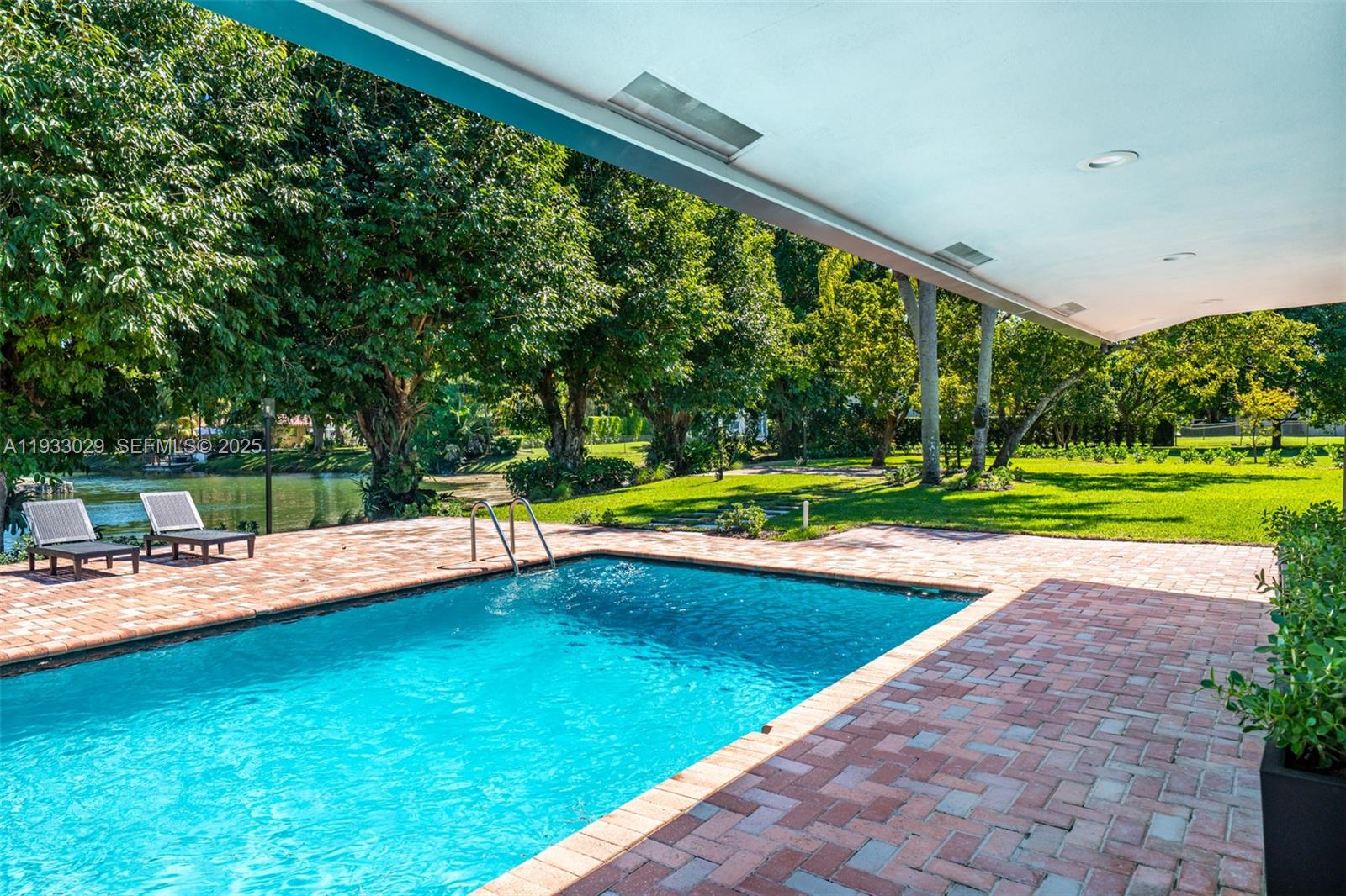 10945 SW 75th Ct Pinecrest, FL 33156