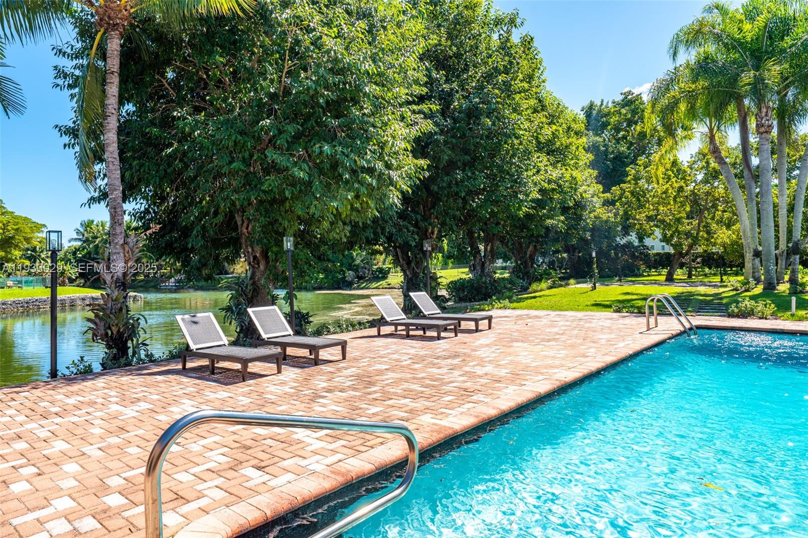 10945 SW 75th Ct Pinecrest, FL 33156