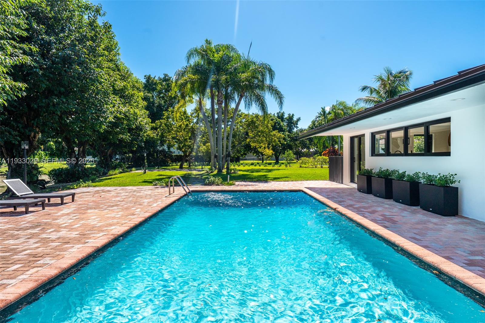 10945 SW 75th Ct Pinecrest, FL 33156