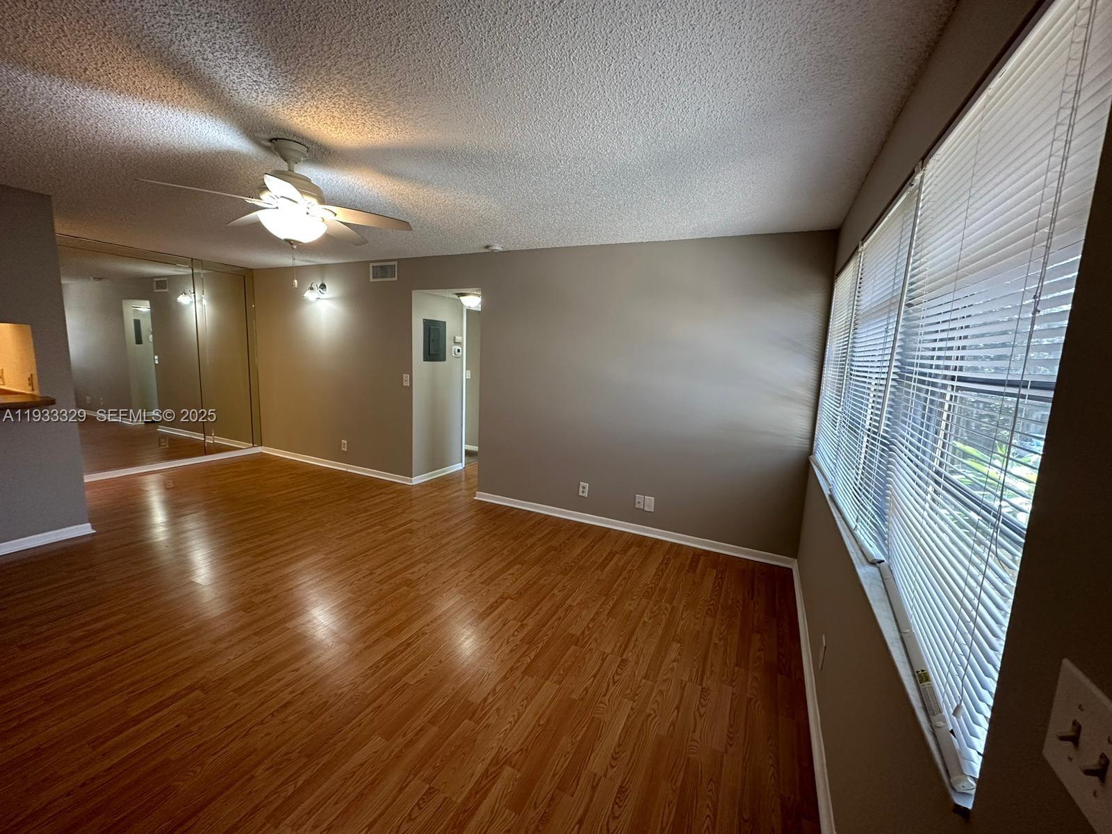 1016 Twin Lks Dr #20-G Coral Springs, FL 33071