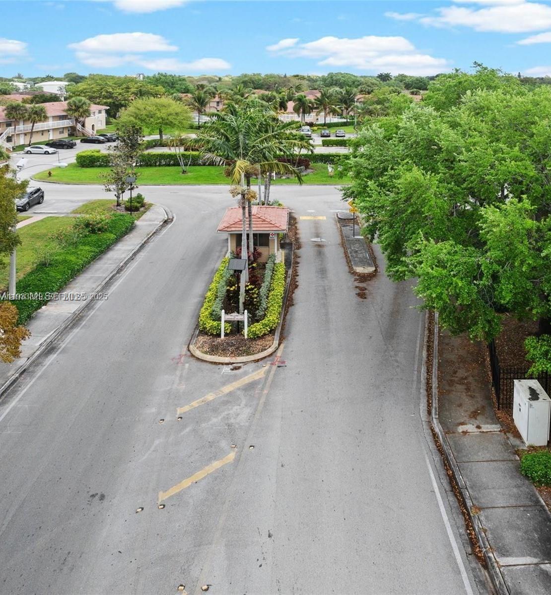 1016 Twin Lks Dr #20-G Coral Springs, FL 33071