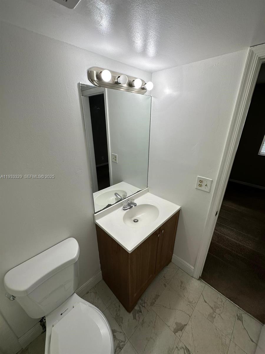 1016 Twin Lks Dr #20-G Coral Springs, FL 33071