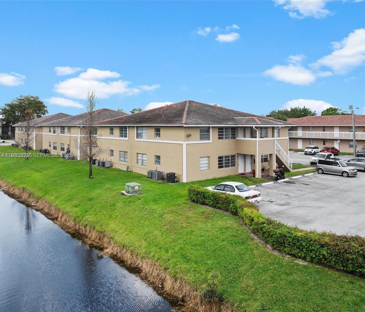 1016 Twin Lks Dr #20-G Coral Springs, FL 33071