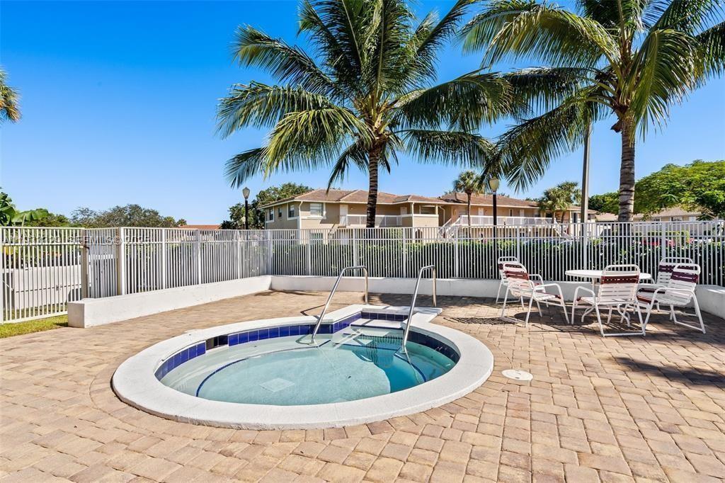 1016 Twin Lks Dr #20-G Coral Springs, FL 33071