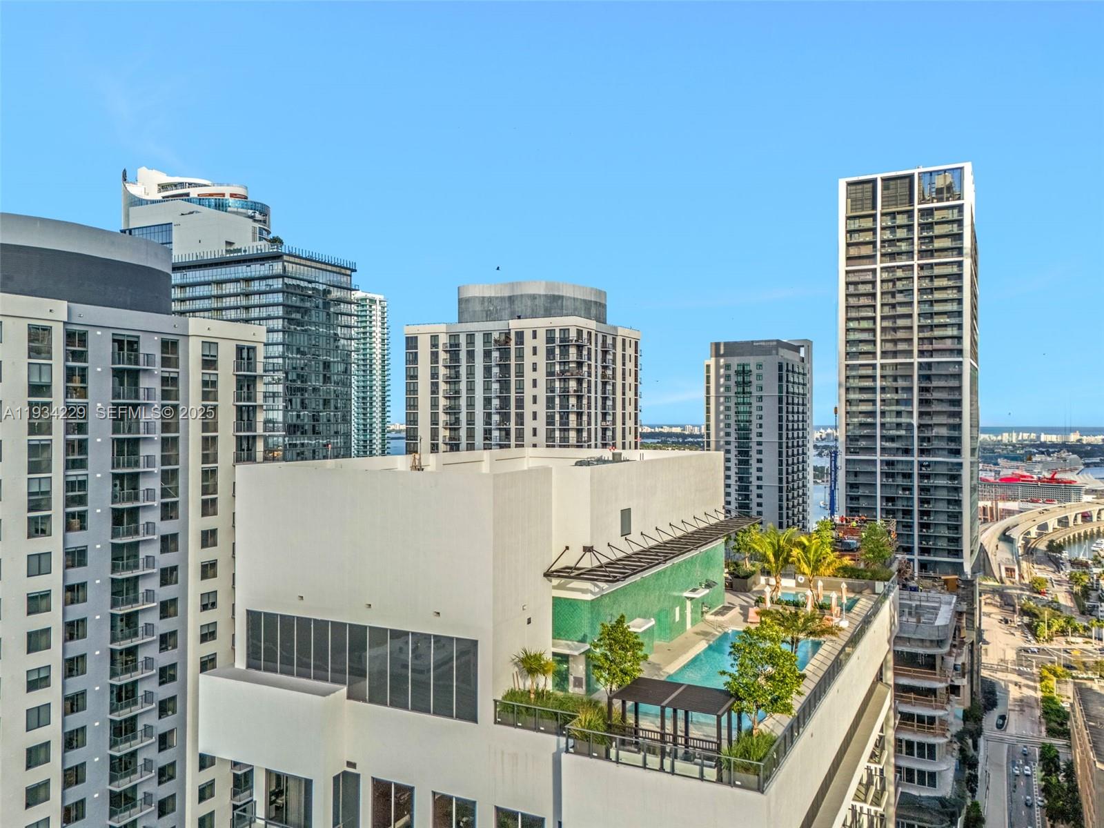 image The Crosby Miami Worldcenter21