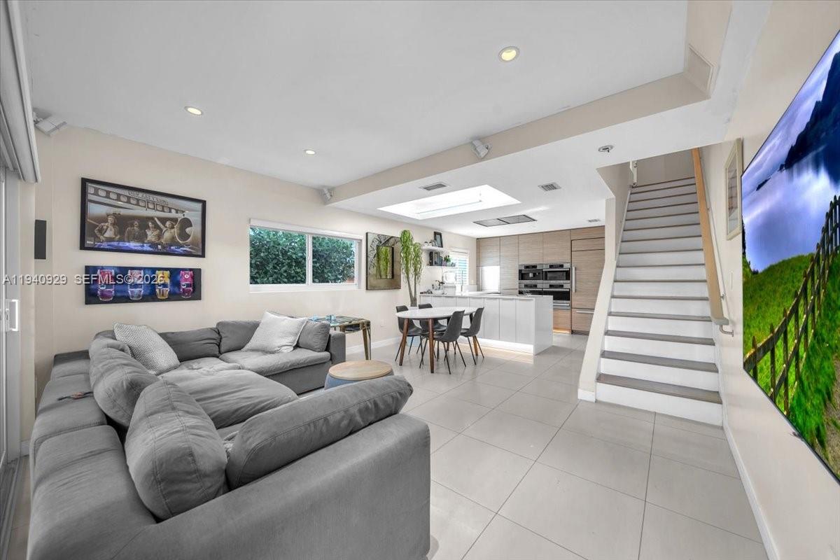 208 Jefferson Ave #113