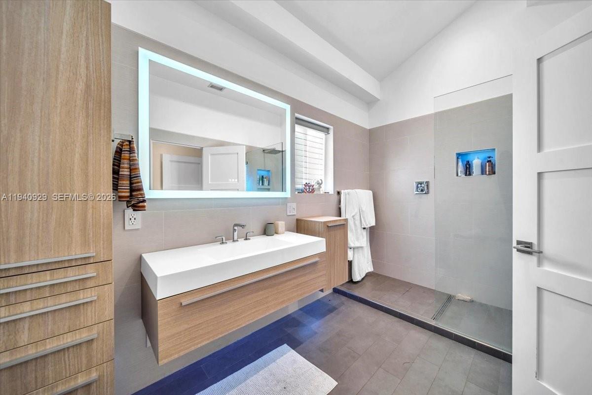 208 Jefferson Ave #113 Miami Beach, FL 33139