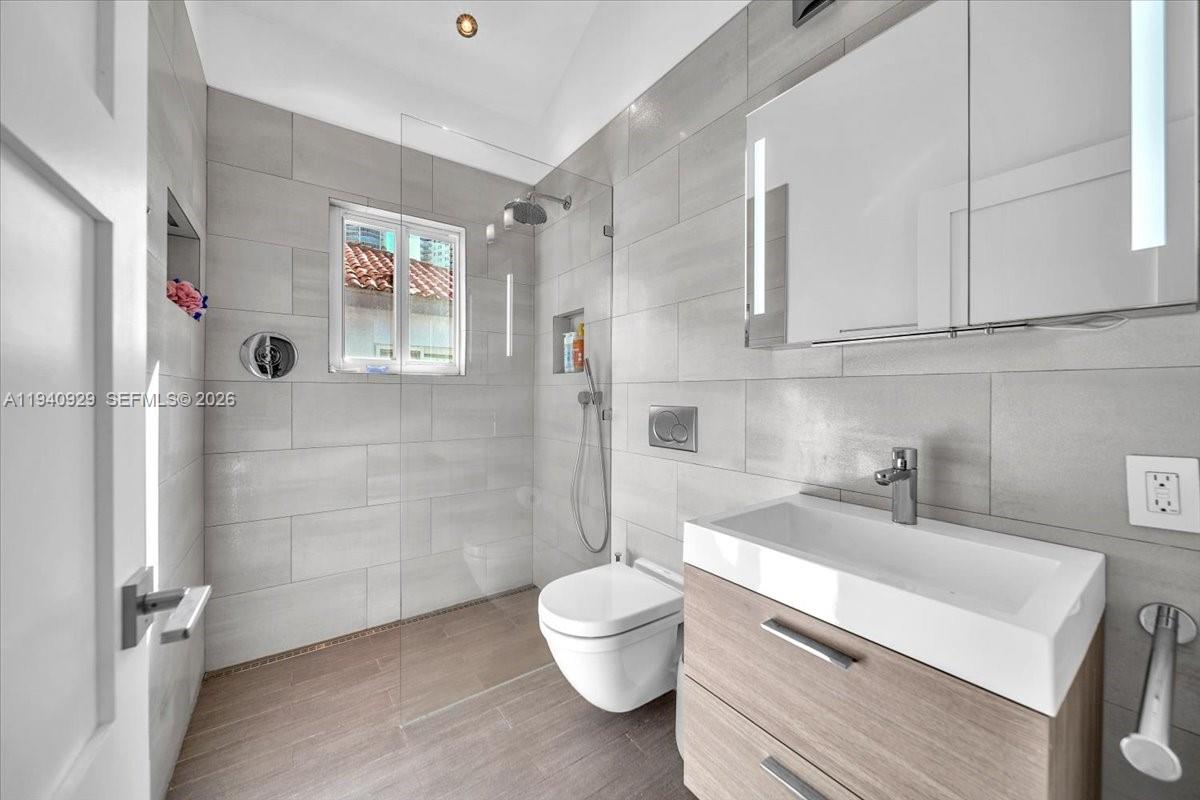 208 Jefferson Ave #113 Miami Beach, FL 33139