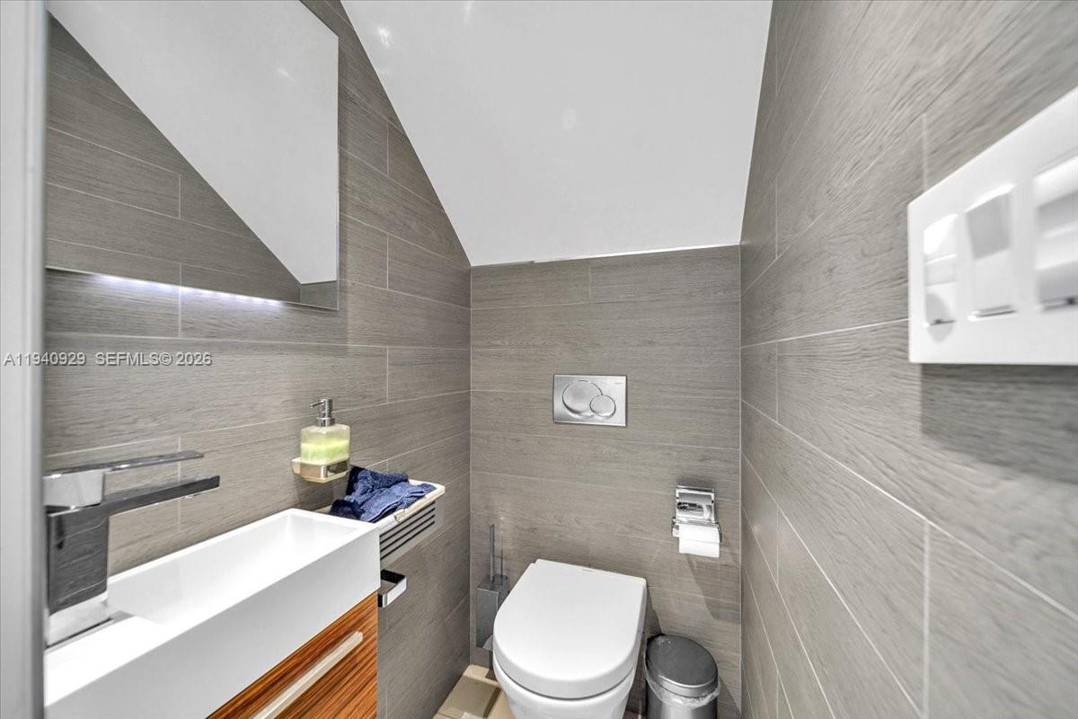 208 Jefferson Ave #113 Miami Beach, FL 33139