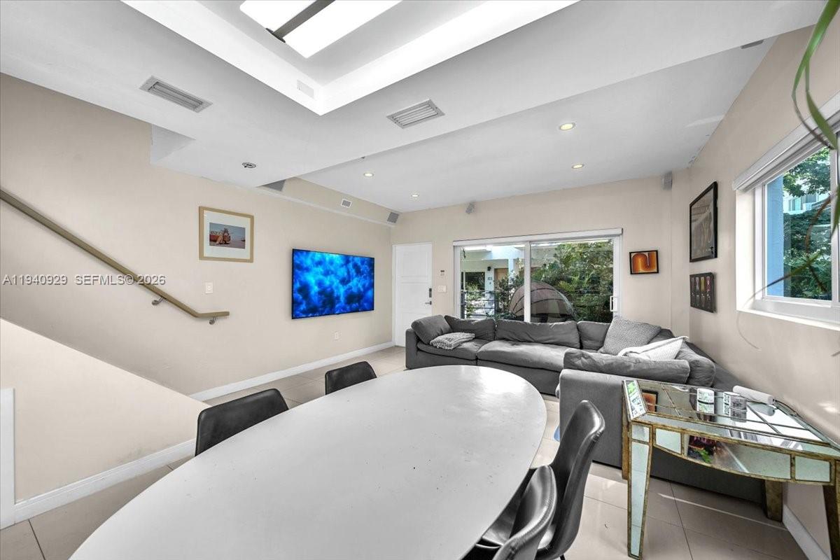 208 Jefferson Ave #113 Miami Beach, FL 33139