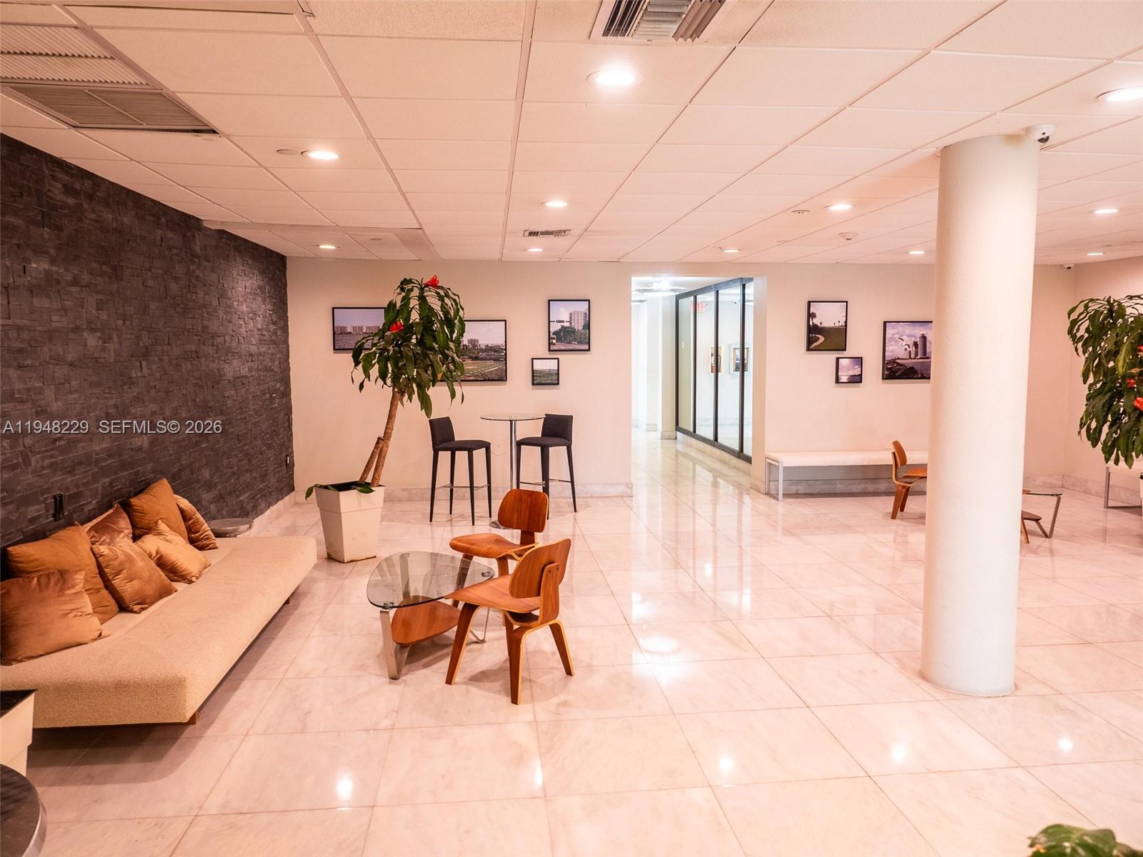 image Mirador East13