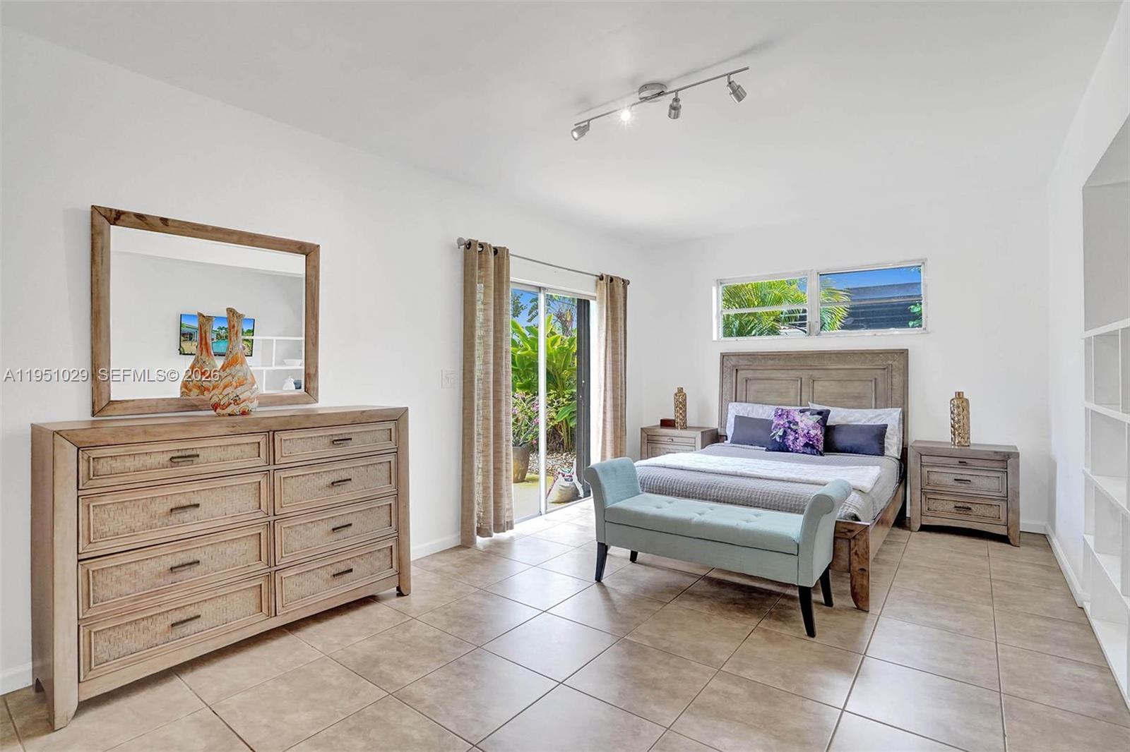 7525 W Treasure Dr North Bay Village, FL 33141