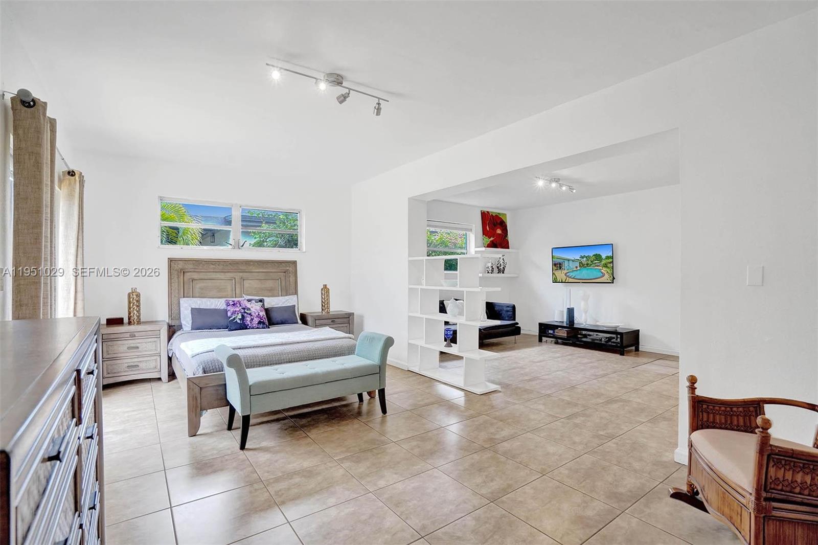 7525 W Treasure Dr North Bay Village, FL 33141