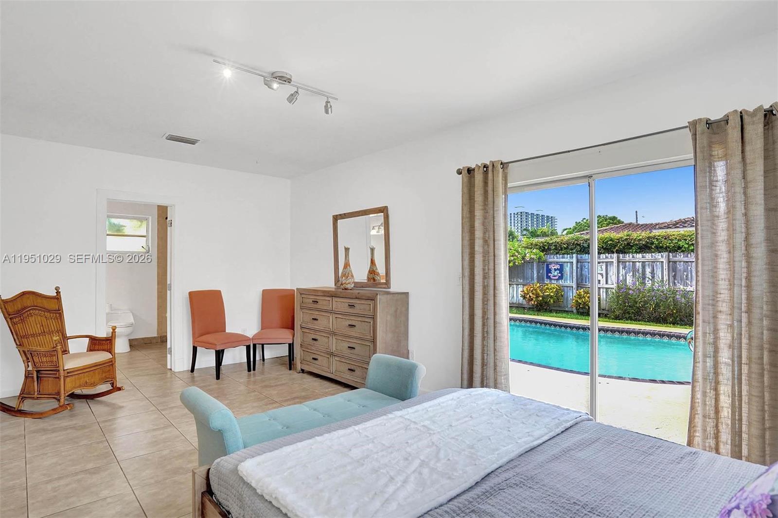 7525 W Treasure Dr North Bay Village, FL 33141