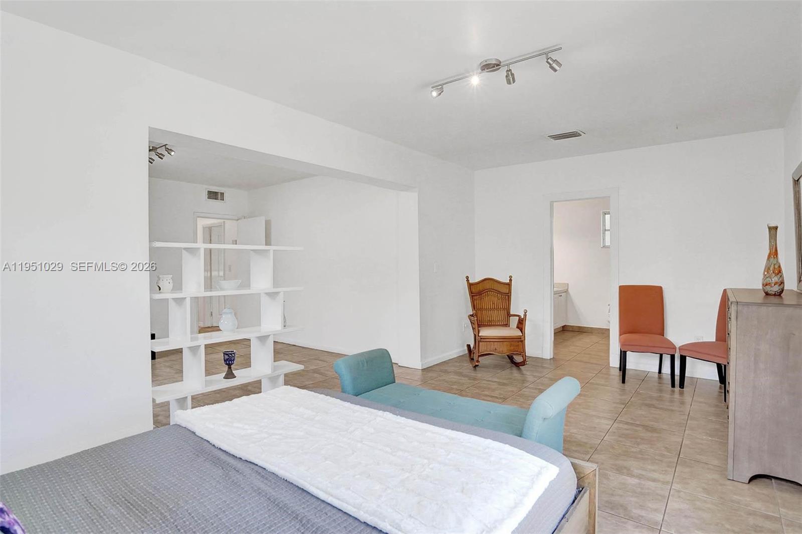 7525 W Treasure Dr North Bay Village, FL 33141