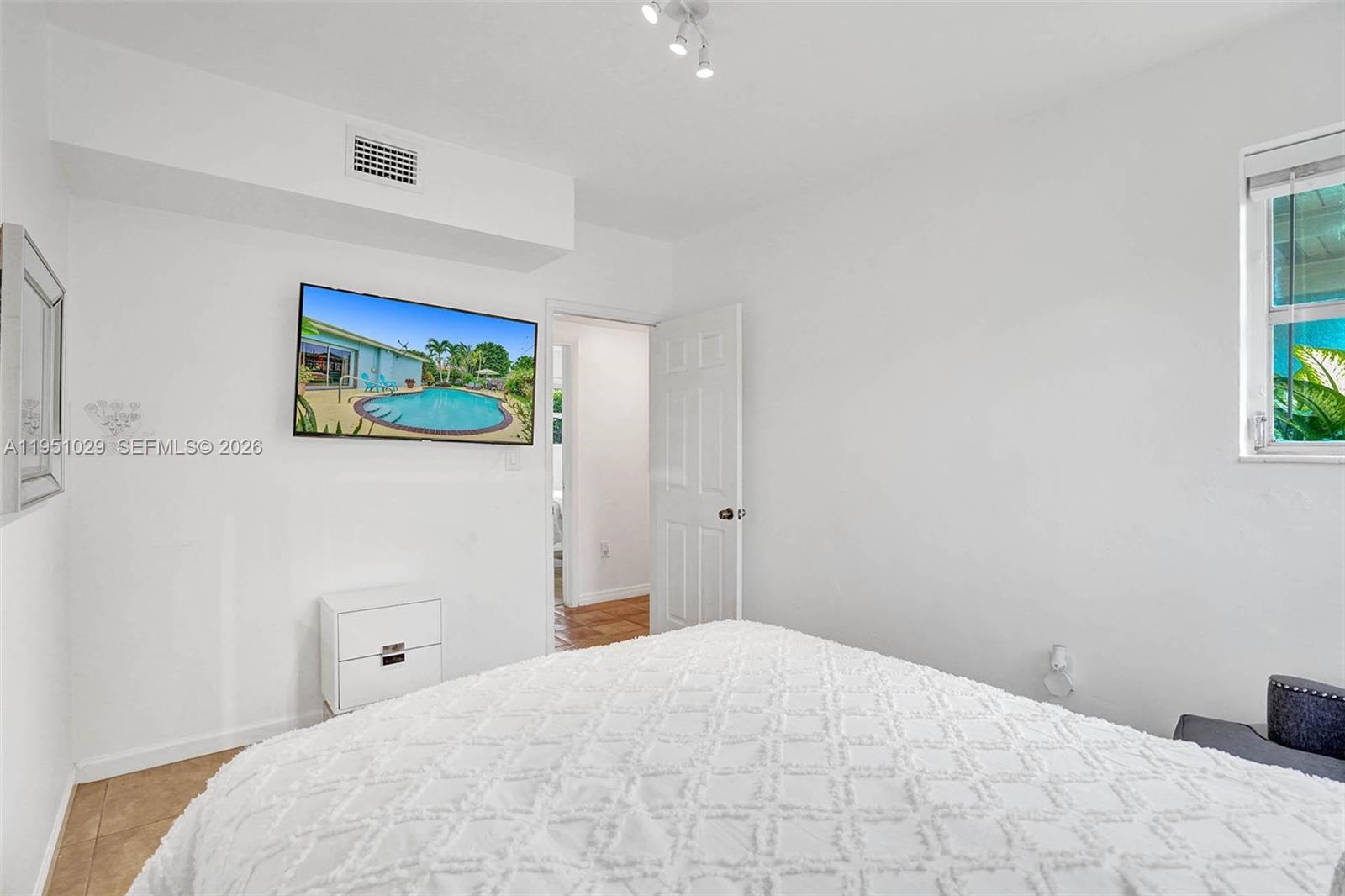 7525 W Treasure Dr North Bay Village, FL 33141