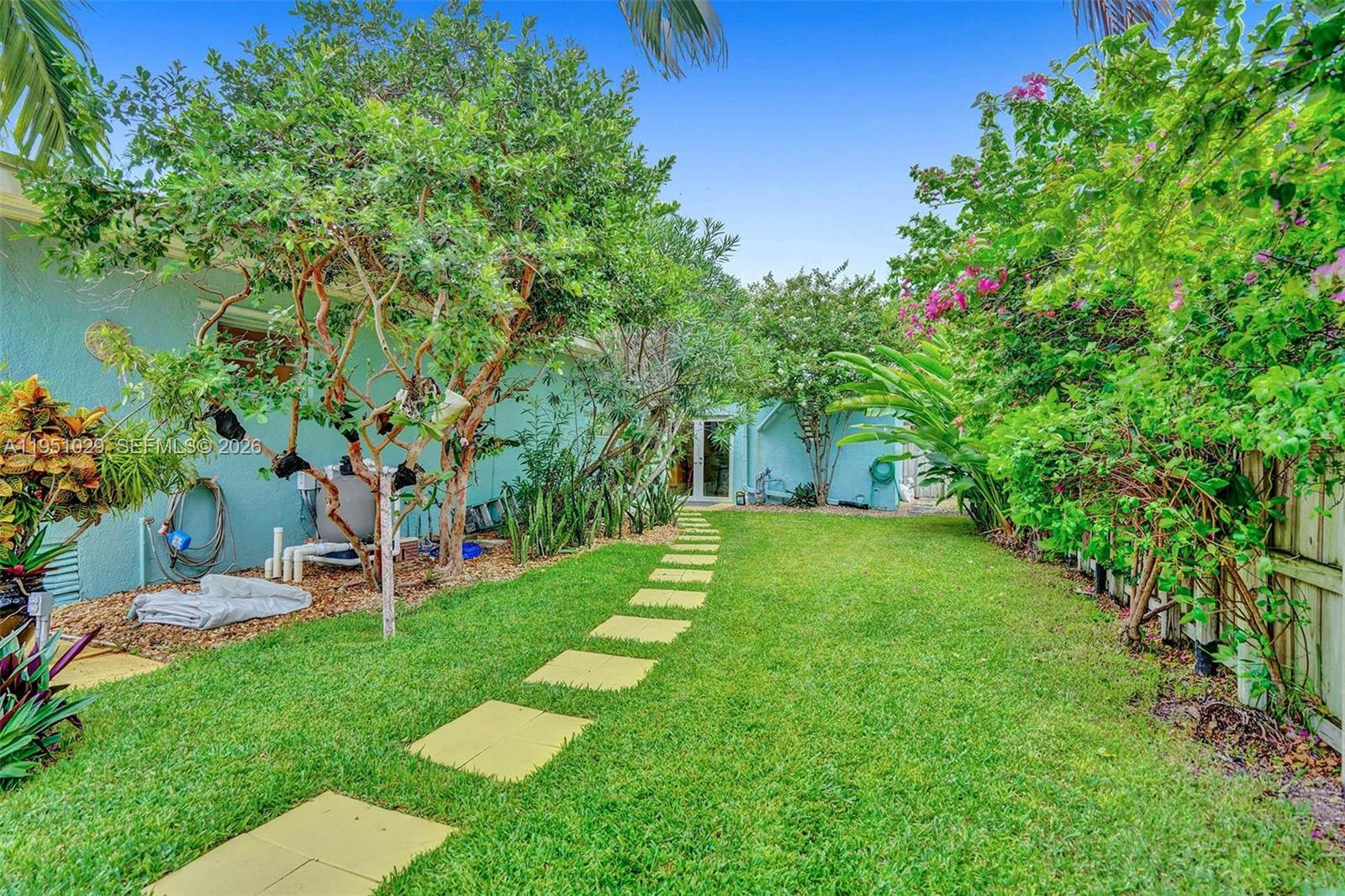 7525 W Treasure Dr North Bay Village, FL 33141