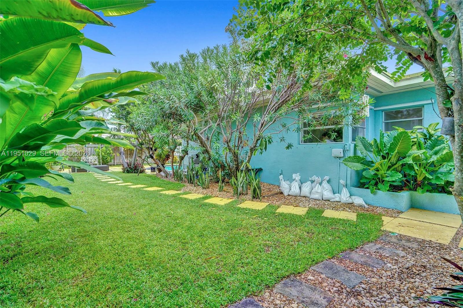 7525 W Treasure Dr North Bay Village, FL 33141