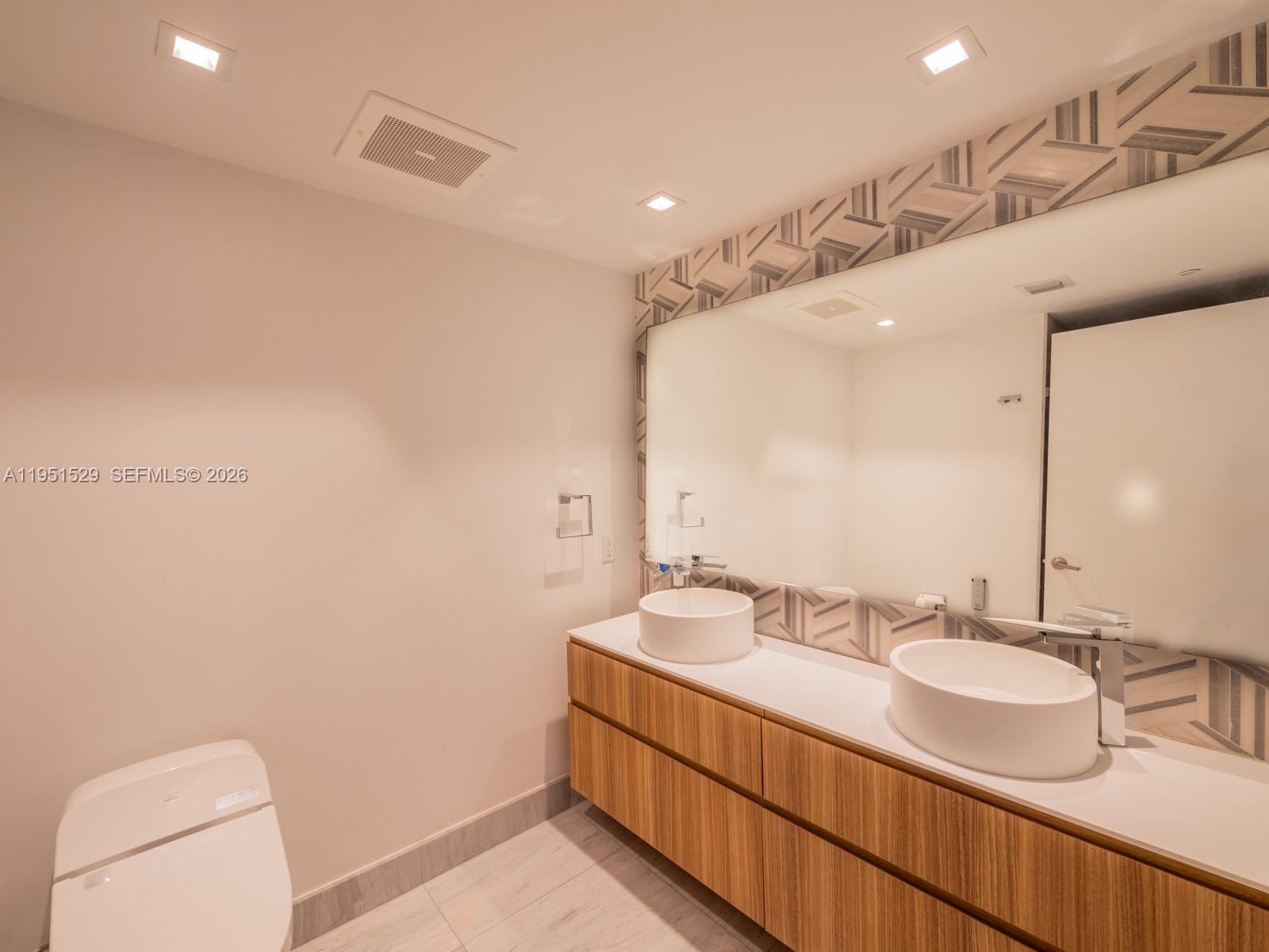 image Icon Brickell I6