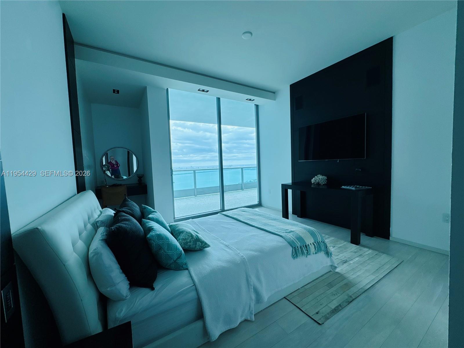 900 Biscayne Blvd #6207 Miami, FL 33132