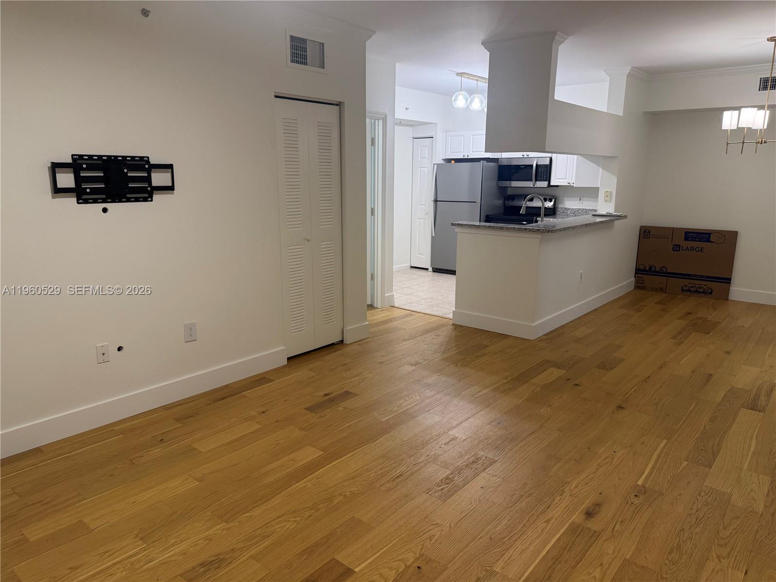 image Porto Bellagio Condo1