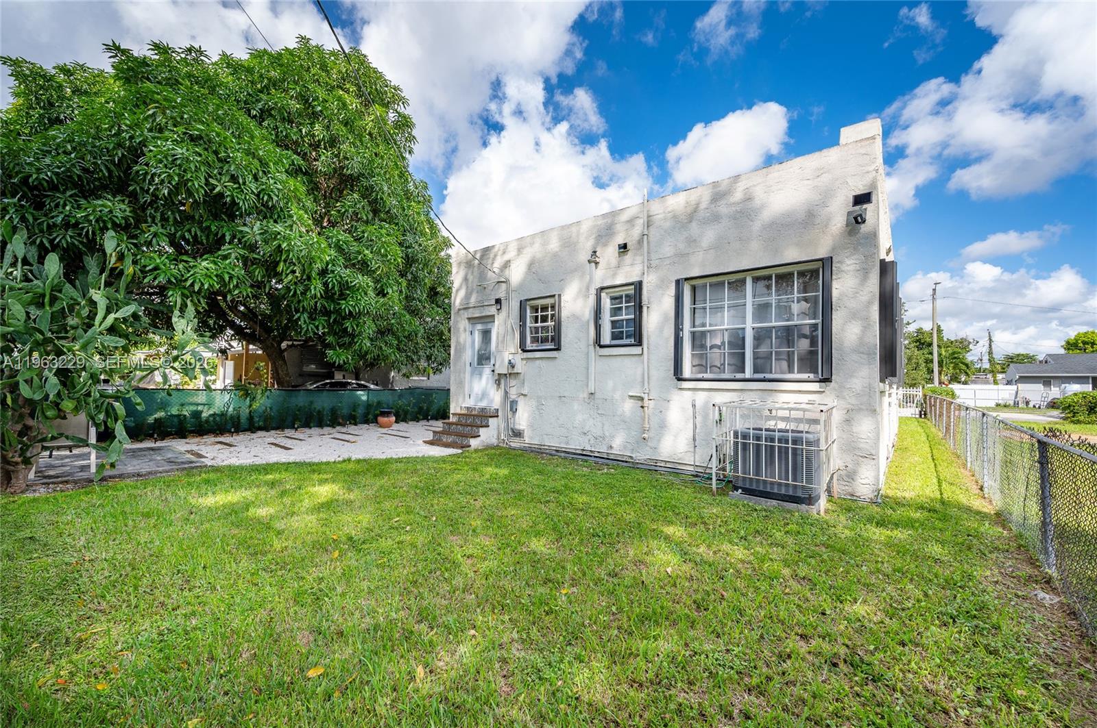 1844 NW 47th St Miami, FL 33142