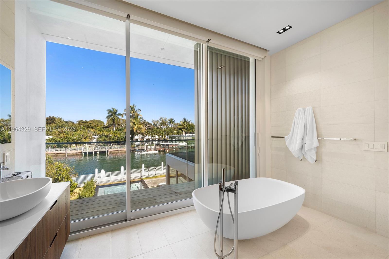 1031 W 48th St #6 Miami Beach, FL 33140