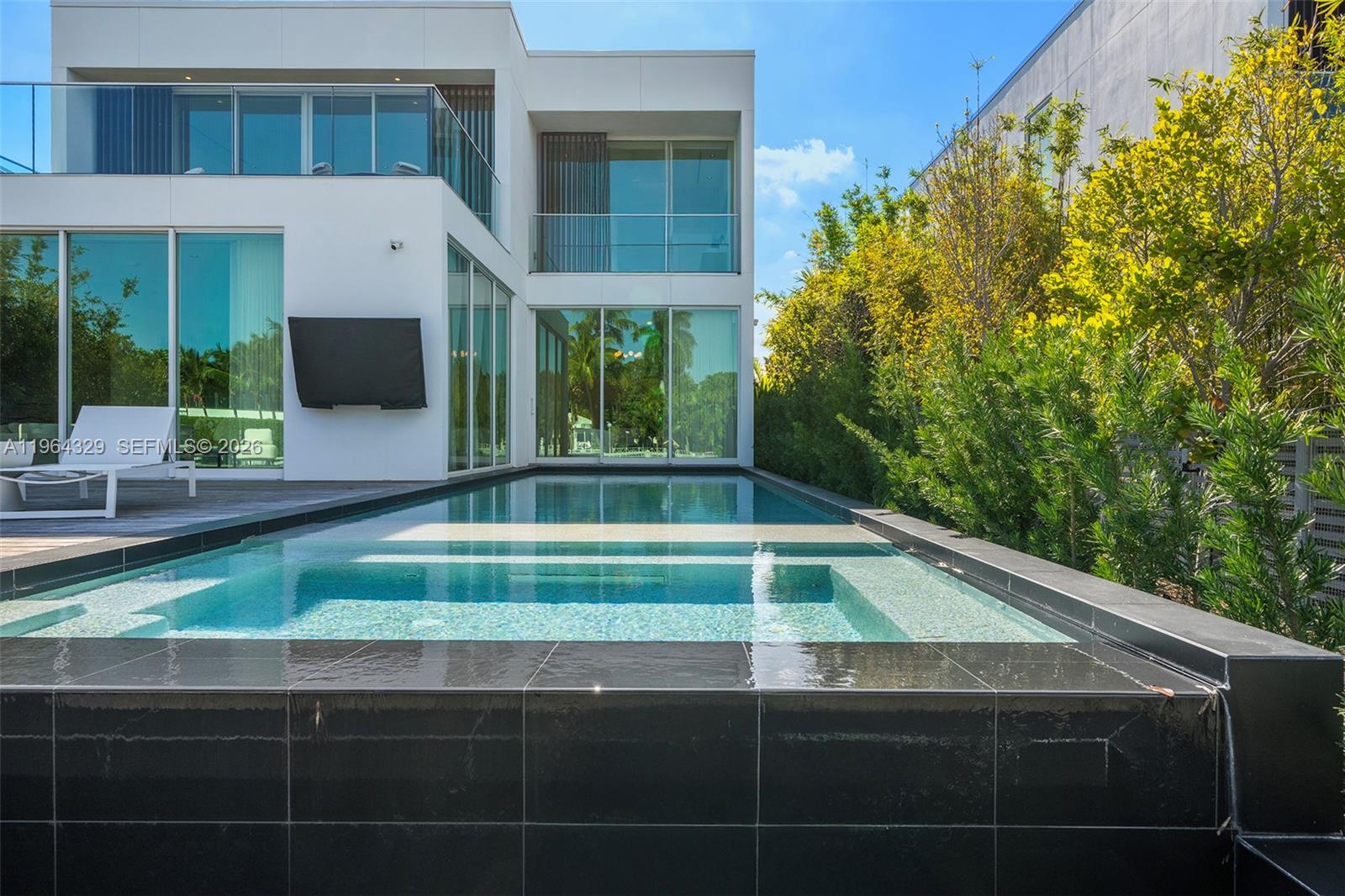 1031 W 48th St #6 Miami Beach, FL 33140