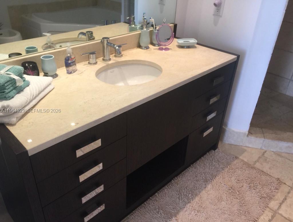 18201 Collins Ave #903