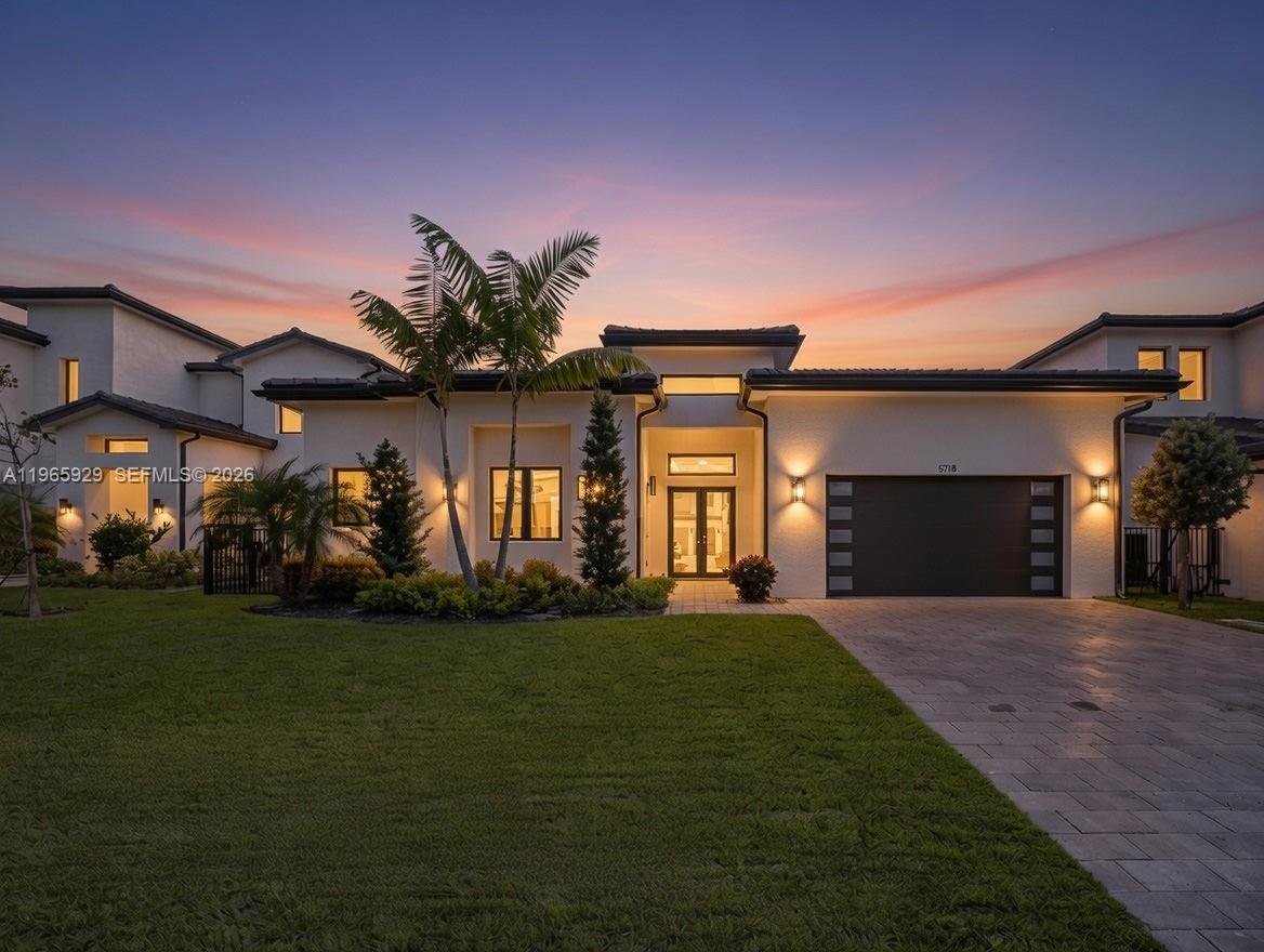 5718 W Ashwood Cir W Hollywood, FL 33312