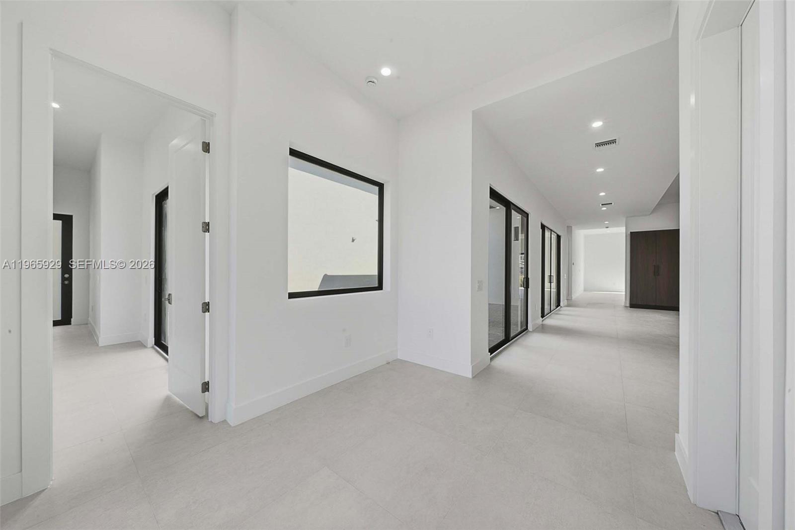 5718 W Ashwood Cir W Hollywood, FL 33312