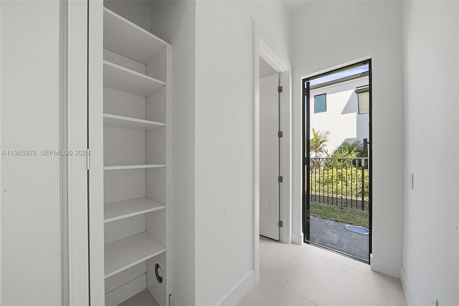 5718 W Ashwood Cir W Hollywood, FL 33312