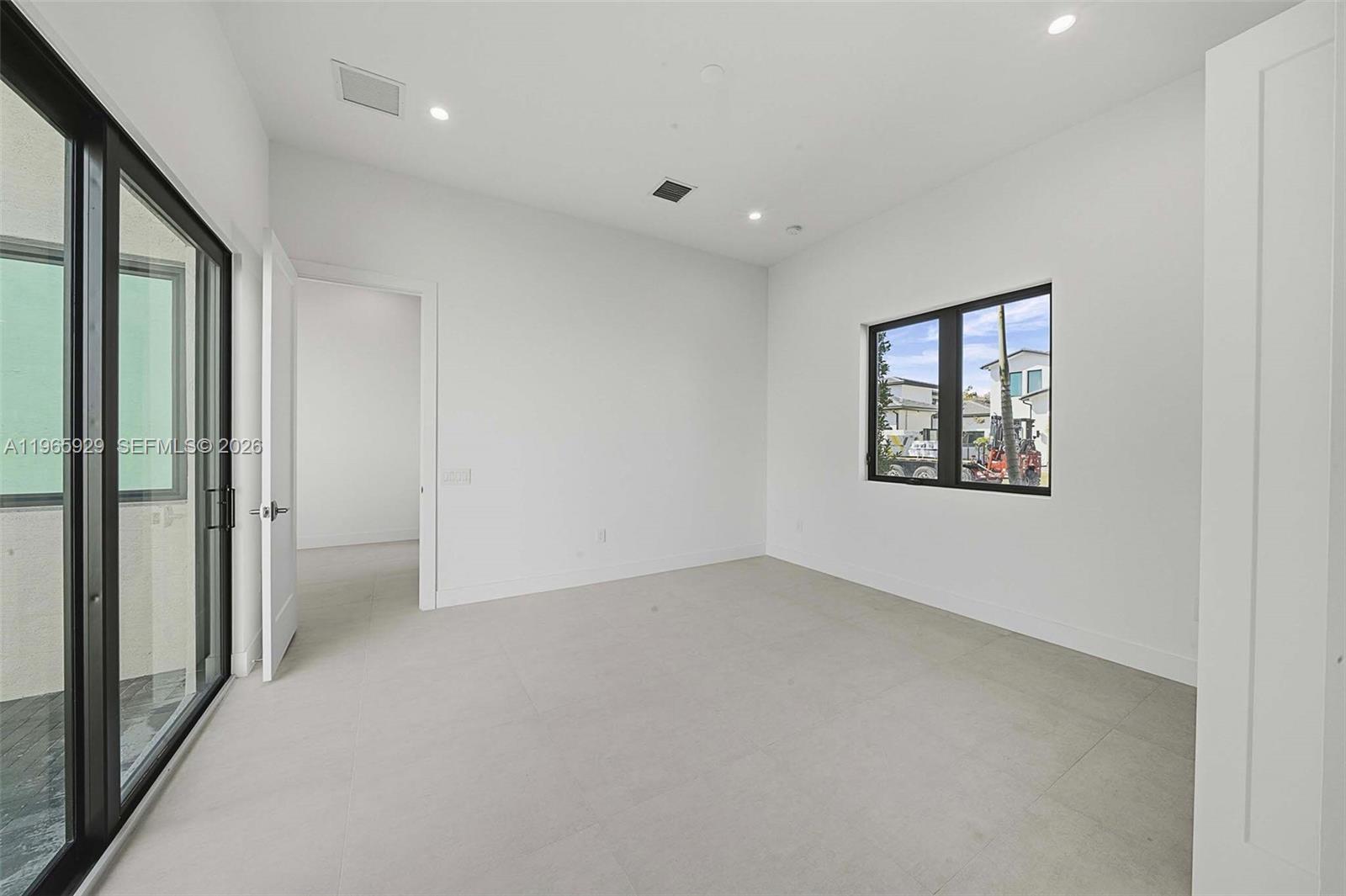 5718 W Ashwood Cir W Hollywood, FL 33312