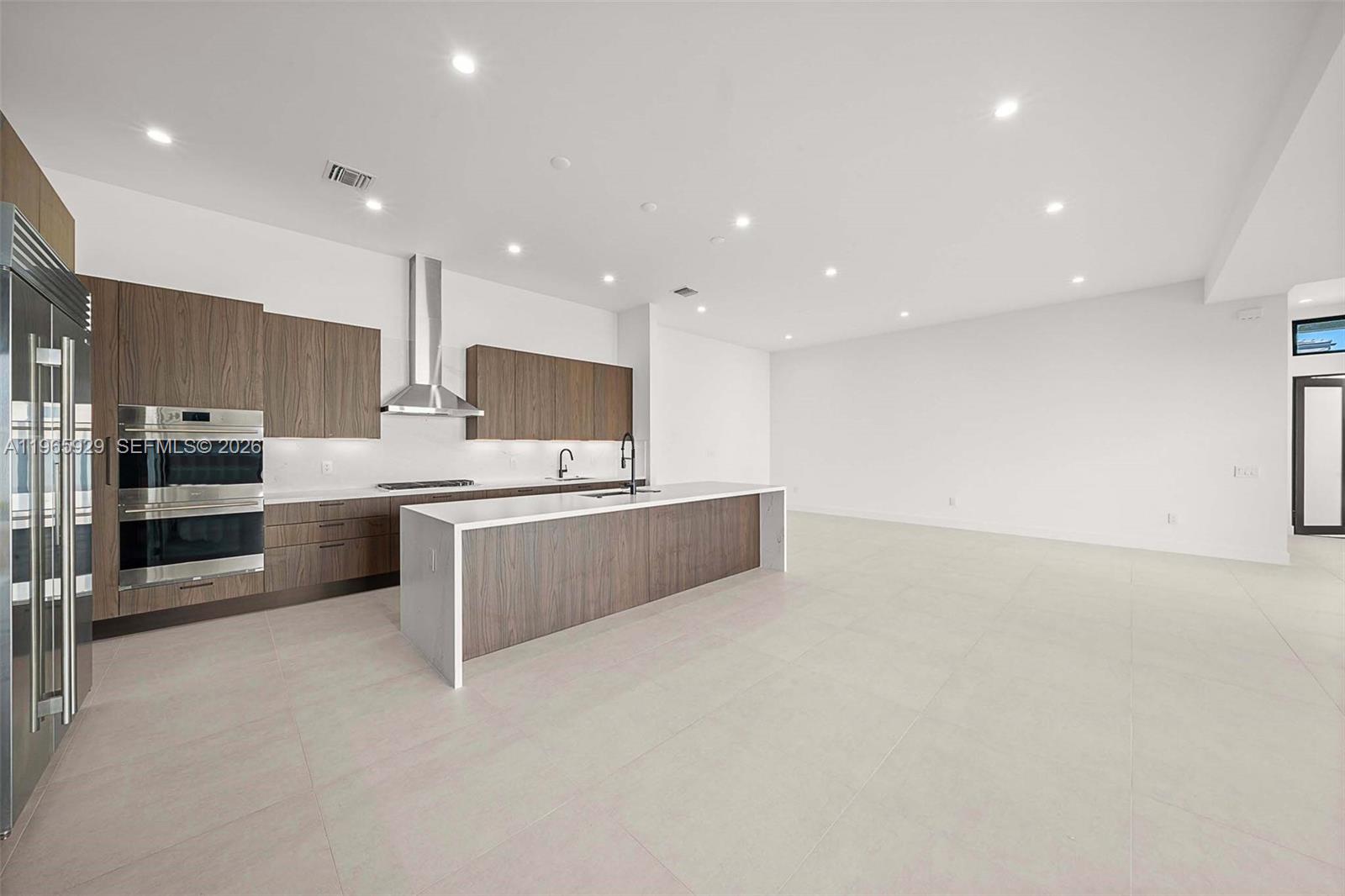 5718 W Ashwood Cir W Hollywood, FL 33312