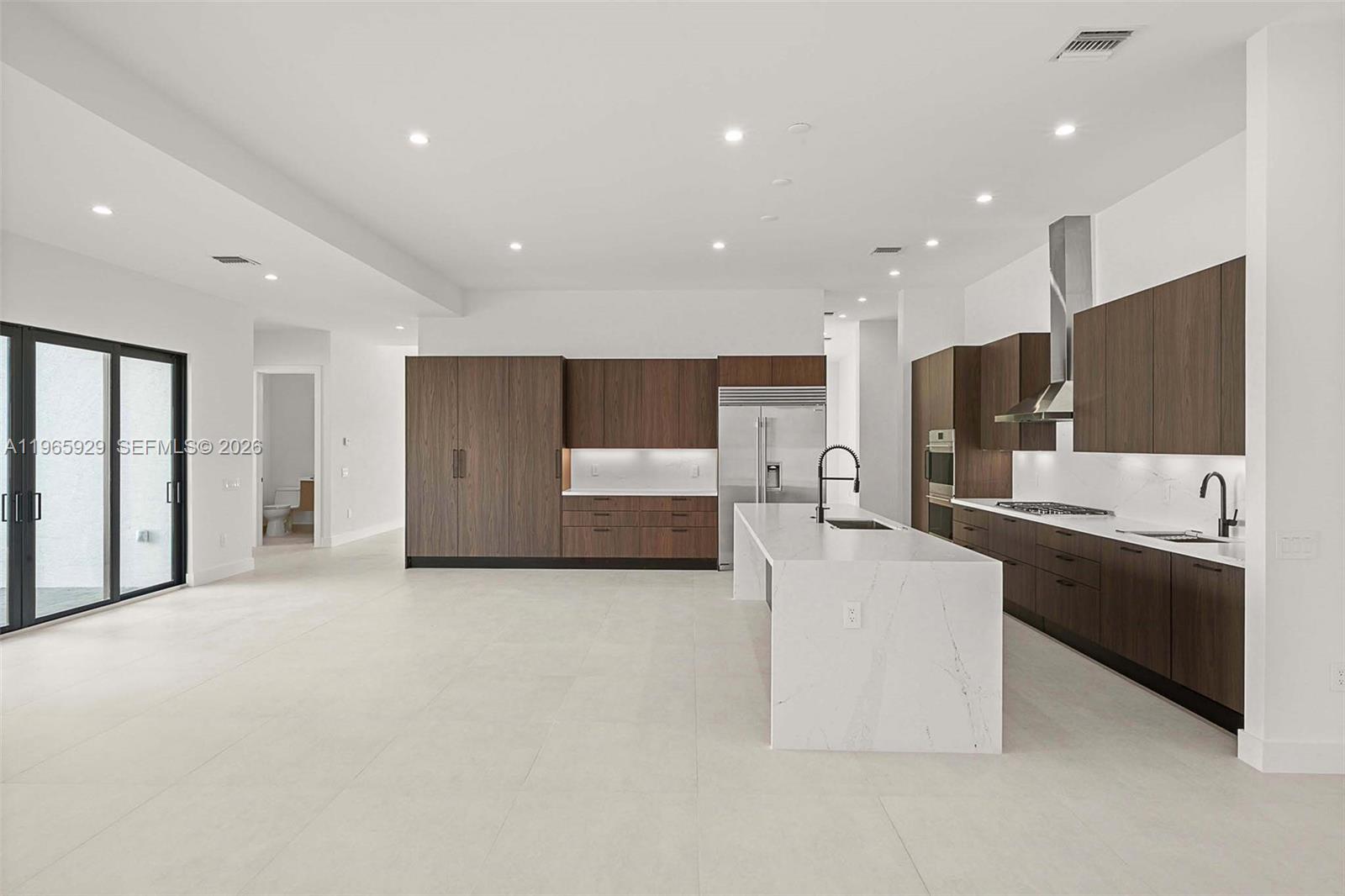 5718 W Ashwood Cir W Hollywood, FL 33312