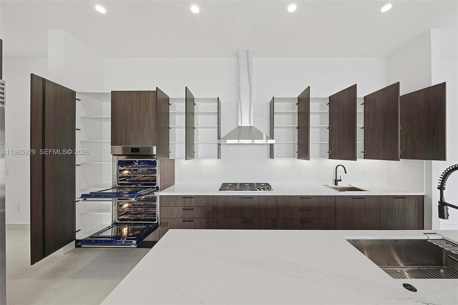 5718 W Ashwood Cir W Hollywood, FL 33312