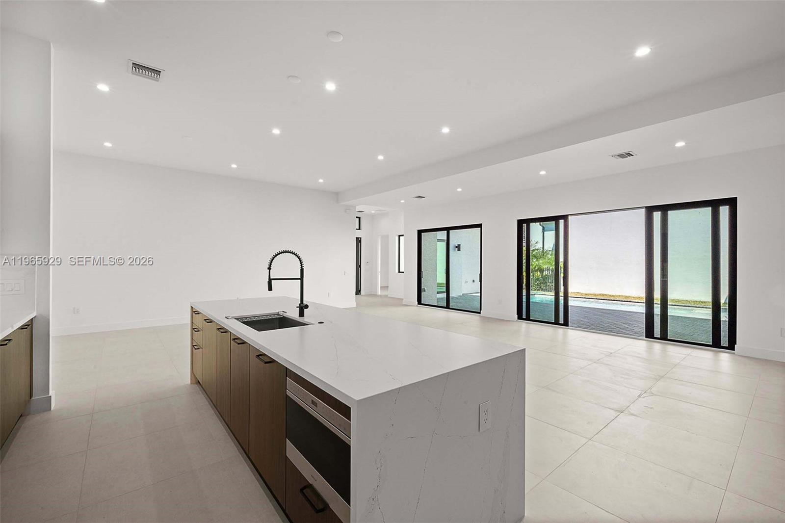 5718 W Ashwood Cir W Hollywood, FL 33312